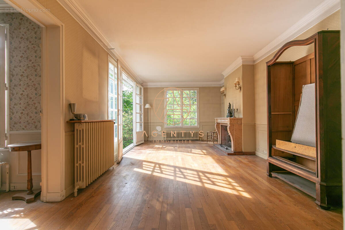 Maison à SAINT-MAUR-DES-FOSSES