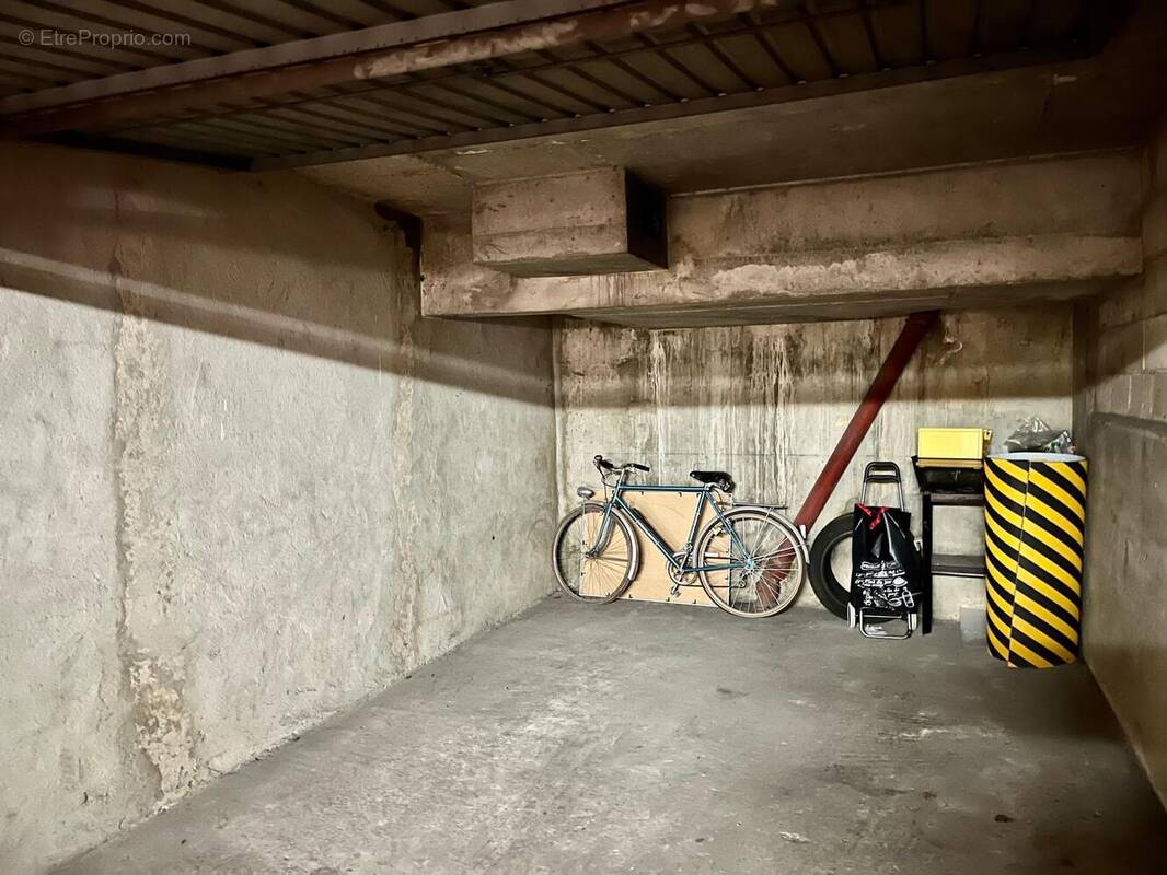 Photo 1 - Parking à PARIS-12E