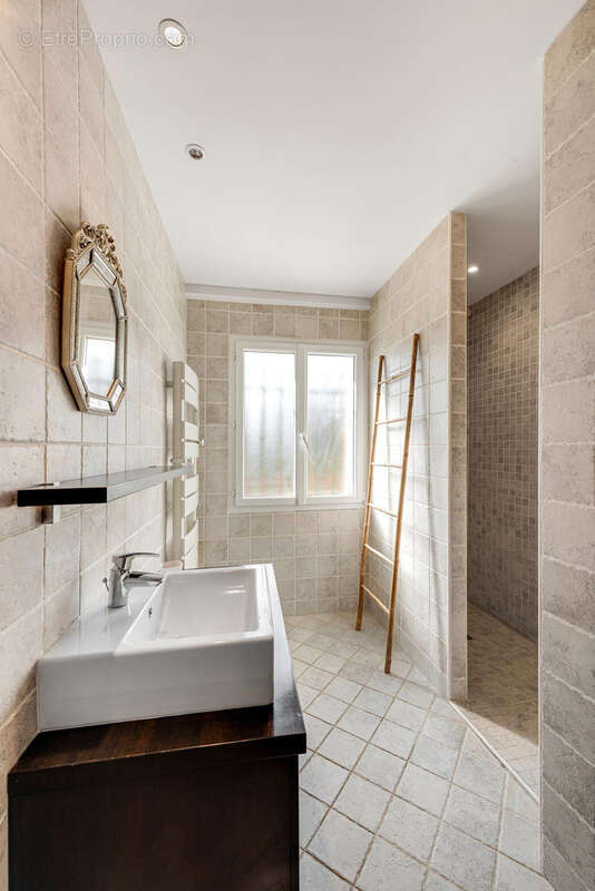 Maison à BAGNOLS-EN-FORET