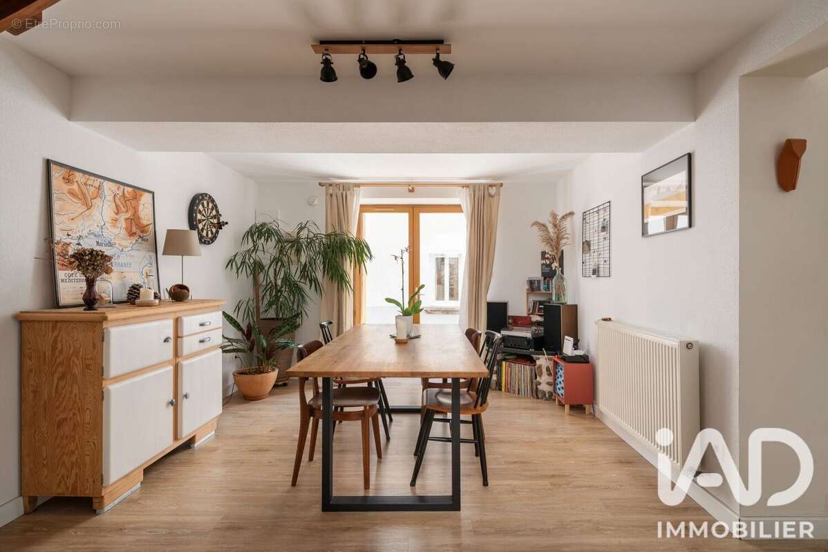 Maison 106 m² à Saint-Jean-De-Moirans  - photo 4