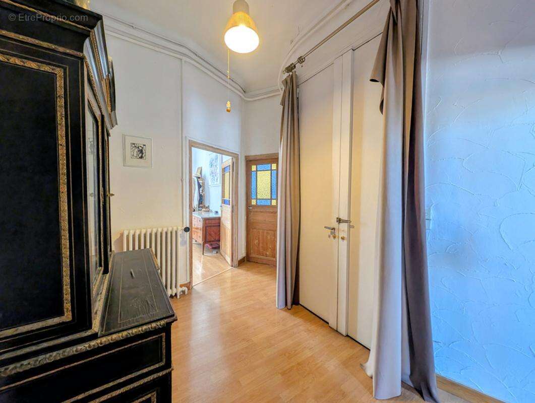 Appartement à MARSEILLE-1E