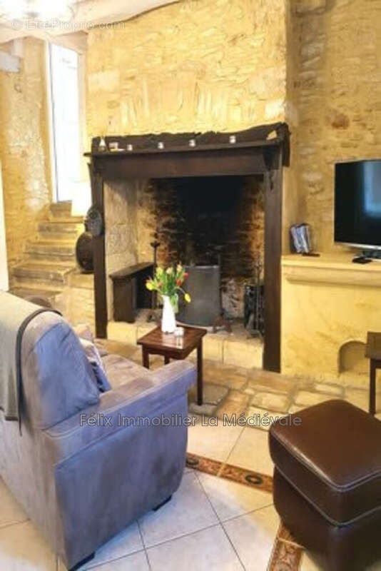 Maison à SAINTE-NATHALENE