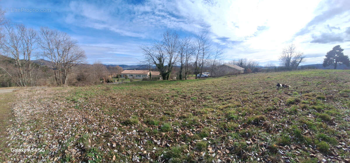 Terrain à SAINT-APOLLINAIRE-DE-RIAS