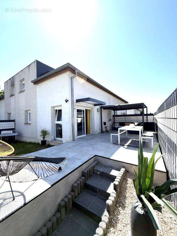 Maison à VILLAGE-NEUF