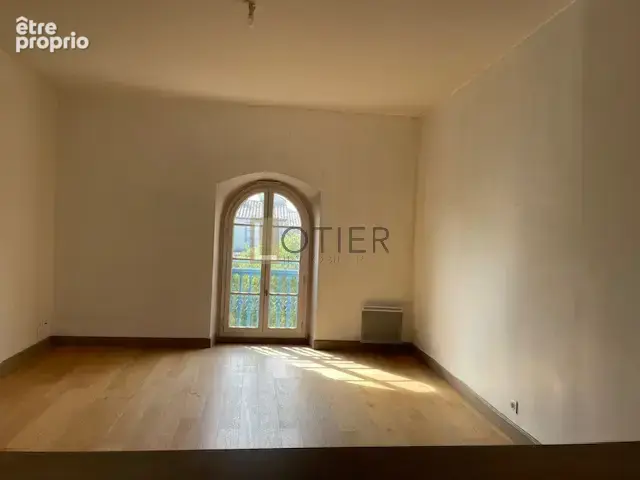Nîmes Arènes appartement type 3 de 75 m2  dans immeuble bourgeois - photo 2