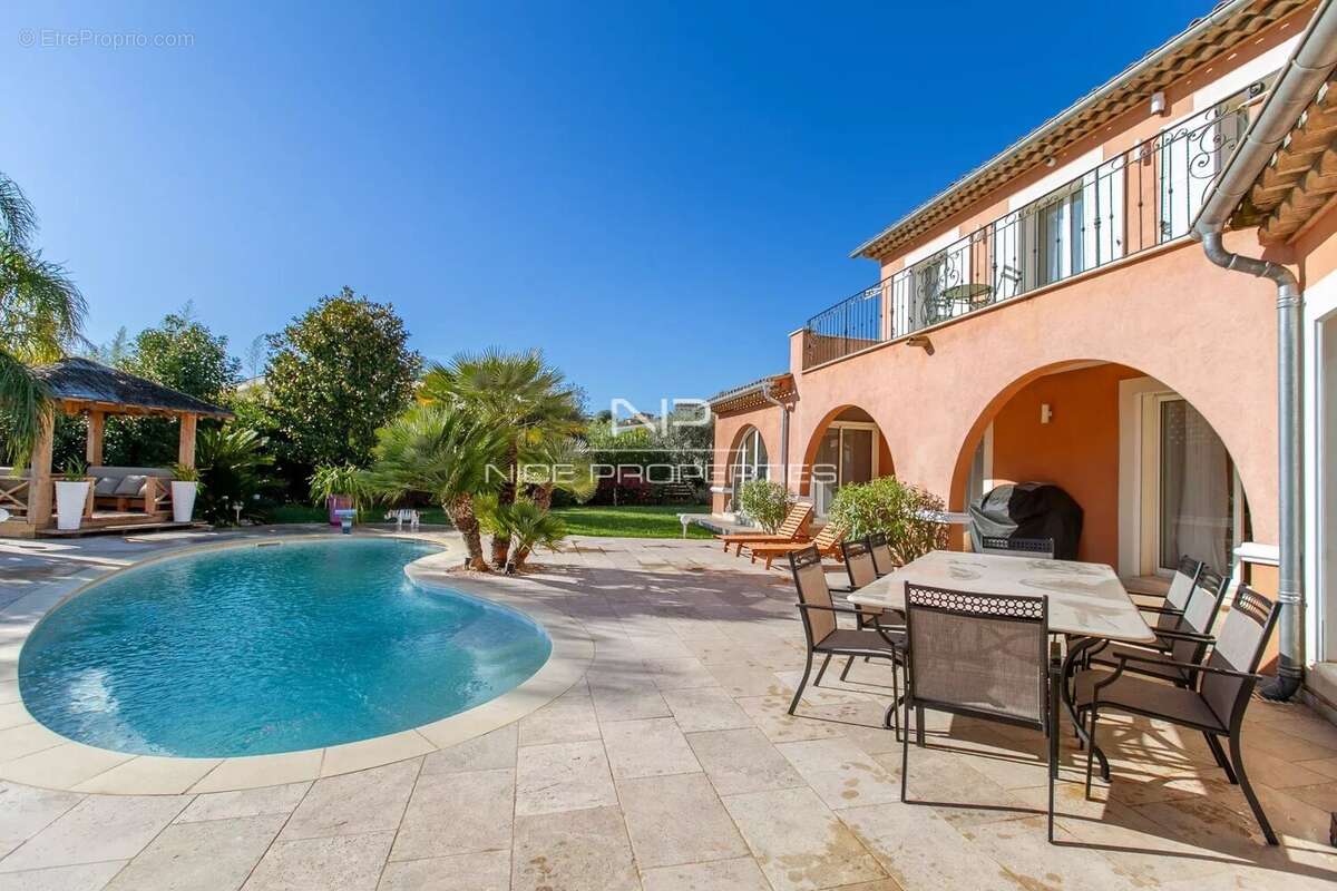 Maison à SAINT-LAURENT-DU-VAR