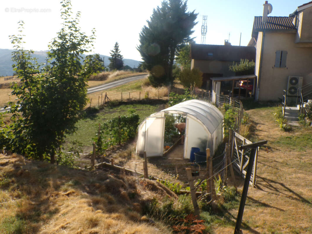 MAISON DE VILLAGE - 5 chambres de 167 m2 au coeur de Saint-Jeure-d'Andaure- Vue dégagée - photo 5