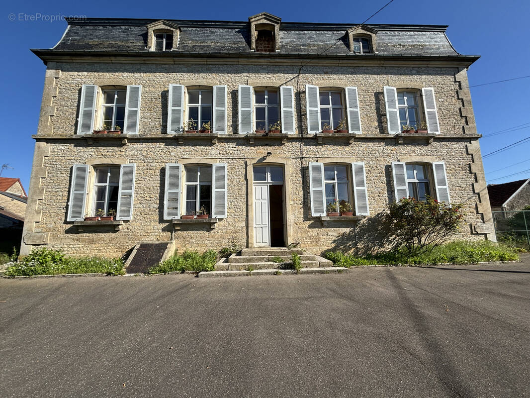 Maison à COULMIER-LE-SEC