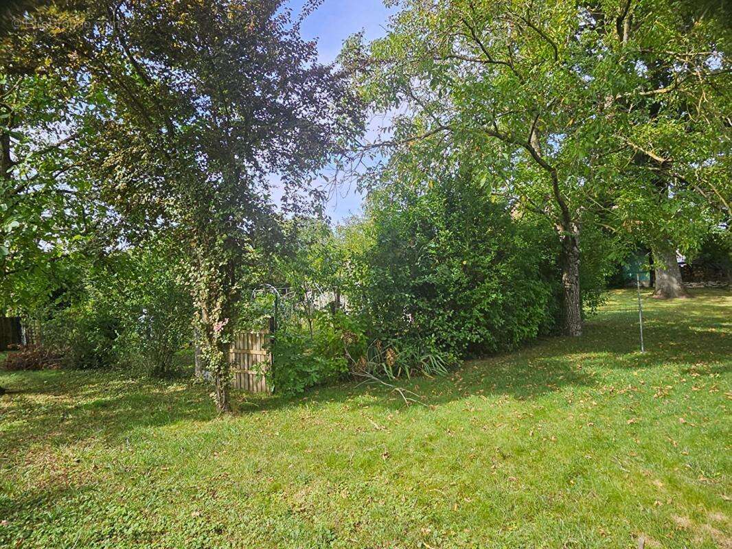 235 000, TROCHERES, Maison Indépendante de148 m2habitables sur Grand Terrain - photo 3