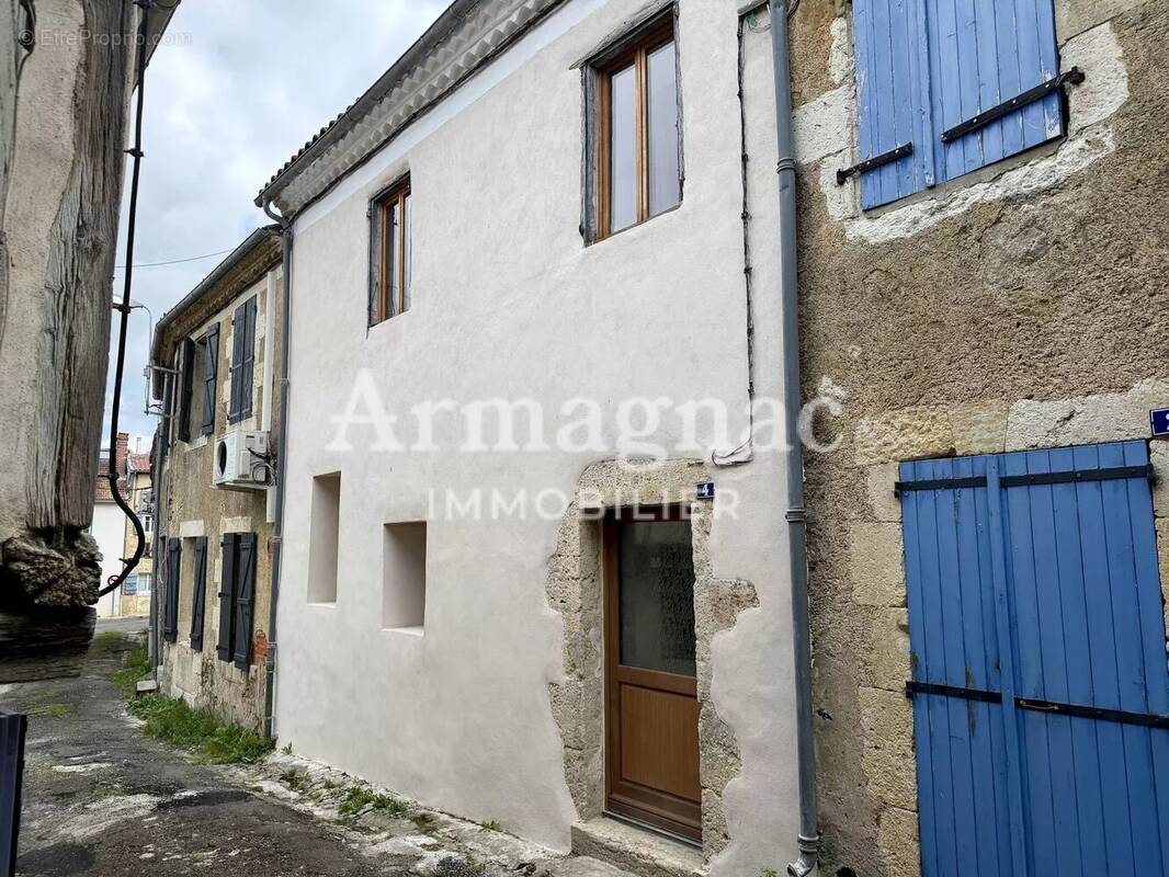 Maison à VIC-FEZENSAC