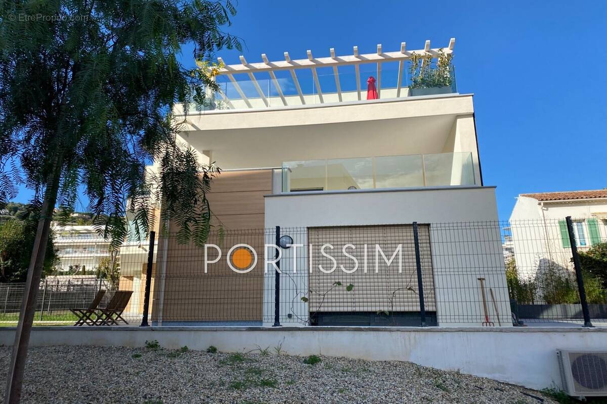 Appartement à VALLAURIS