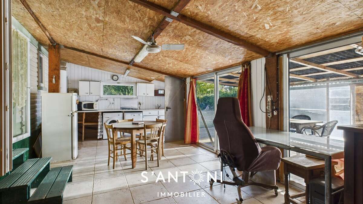 Terrain à VILLENEUVE-LES-BEZIERS