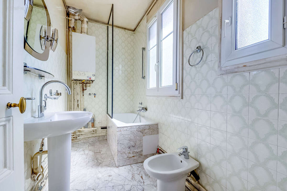 Appartement à PARIS-17E