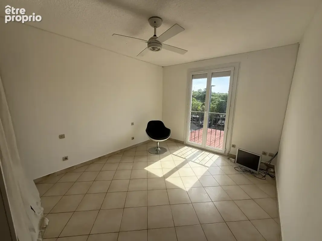 Rare sur le secteur ! Villa avec T2 indépendant, piscine, garage 60 m2 et revenus locatifs. - photo 7
