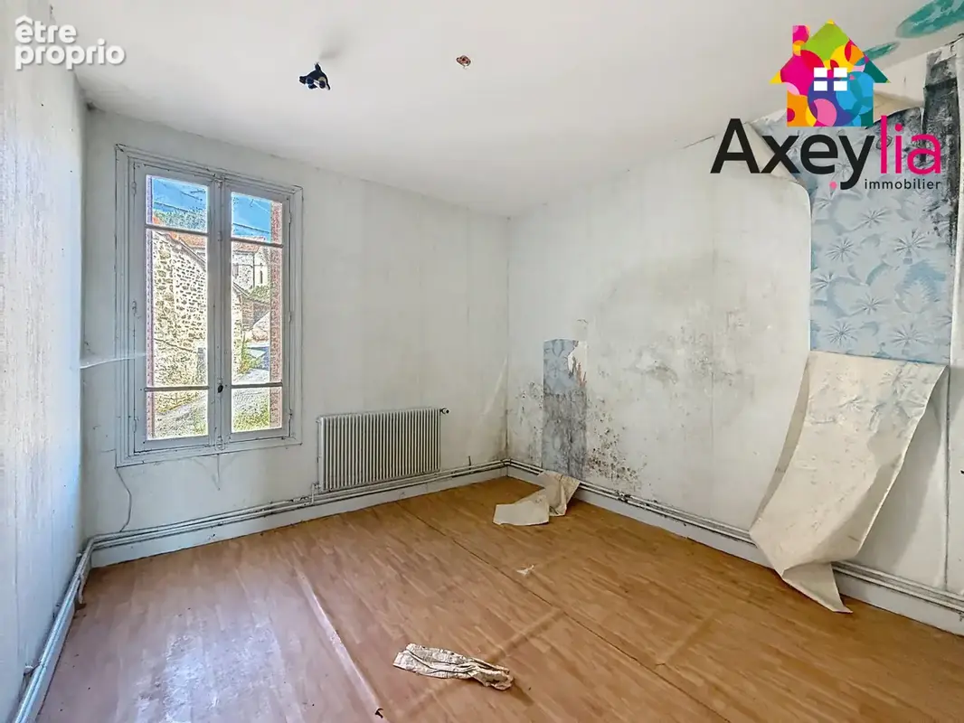 A vendre - saint-bonnet-des-quarts - maison d'habitation à réhabiliter avec grange mitoyenne et terrain - photo 13