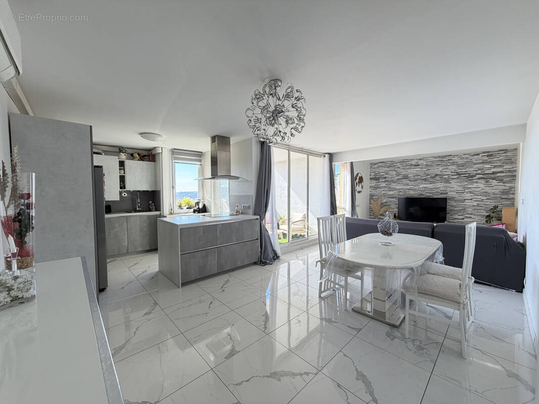 Appartement à CARROS