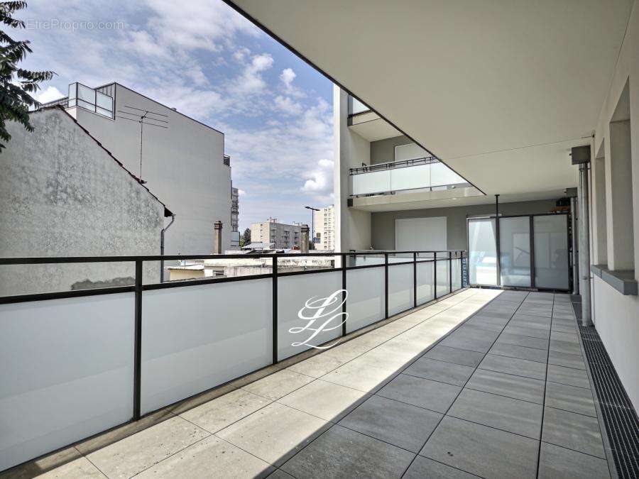 Appartement 64 m² à Joue-Les-Tours  - photo 468