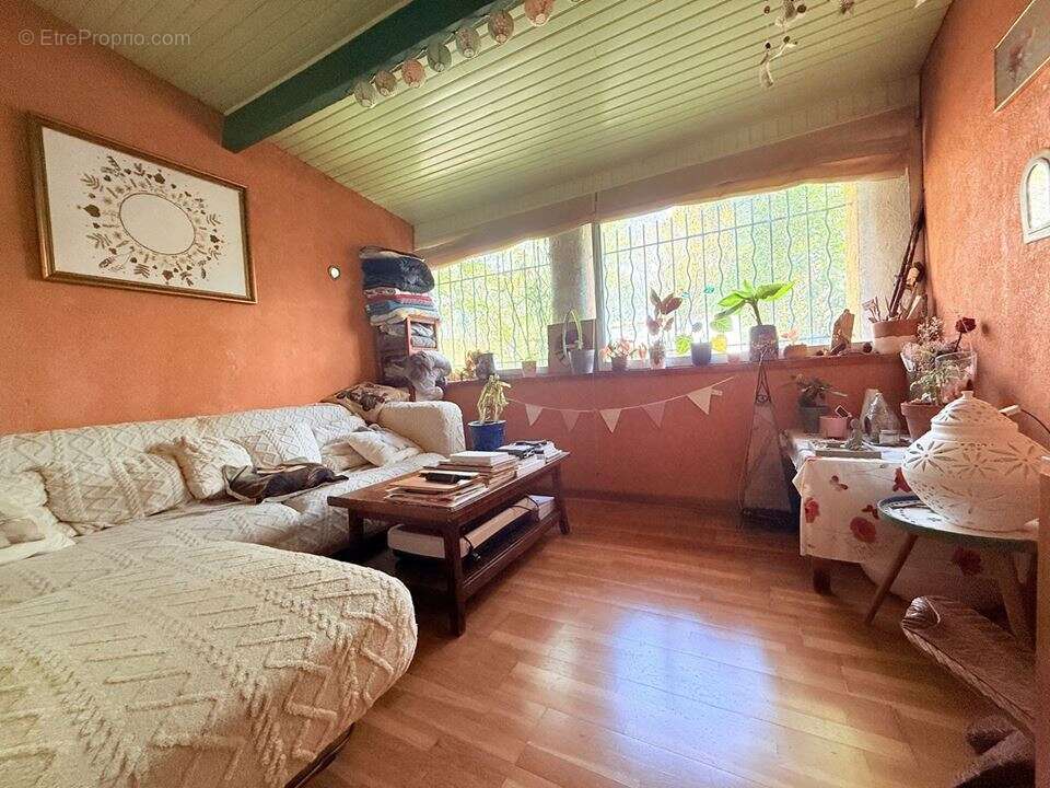 Maison à VIC-LA-GARDIOLE