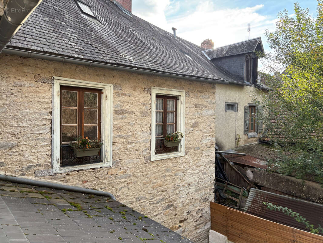 Coussac Bonneval maison de 6 pièces  proche des commerces avec cour et garage - photo 21