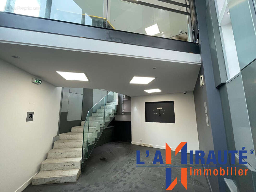 Commerce à SARTROUVILLE