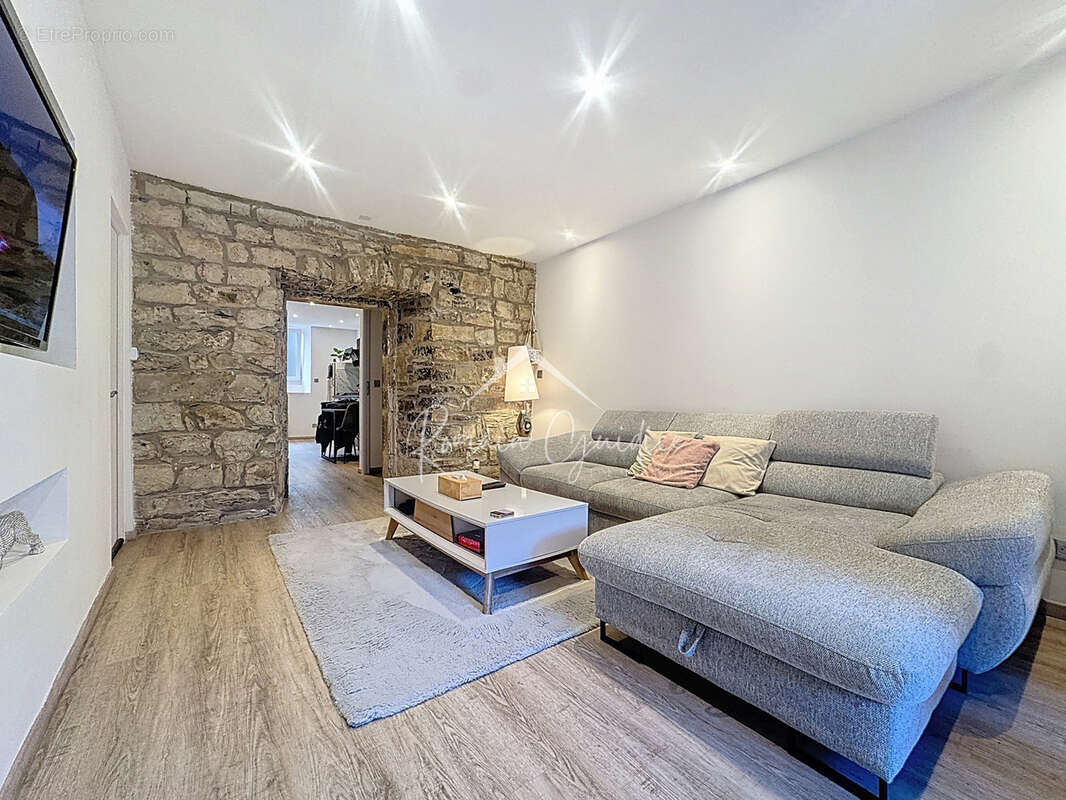 Maison à SAINT-GEORGES-DE-LUZENCON