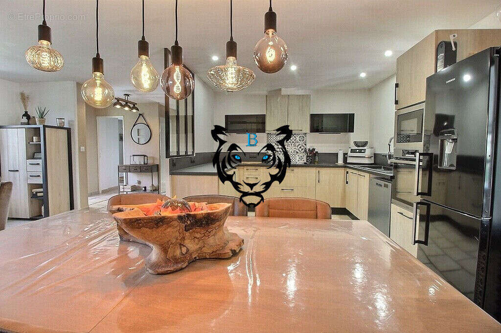 Maison à BAGNOLS-EN-FORET