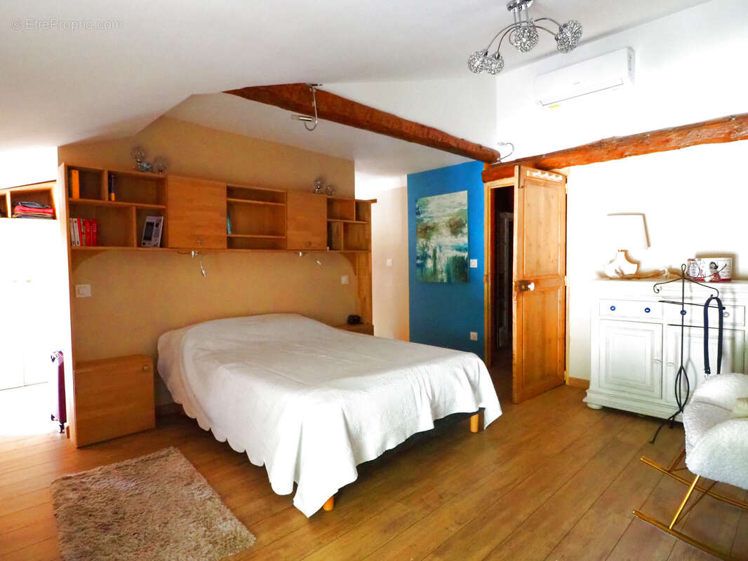 A VENDRE ORAISON Rare à la vente Plein centre Maison de 182 m2 sans travaux - photo 18