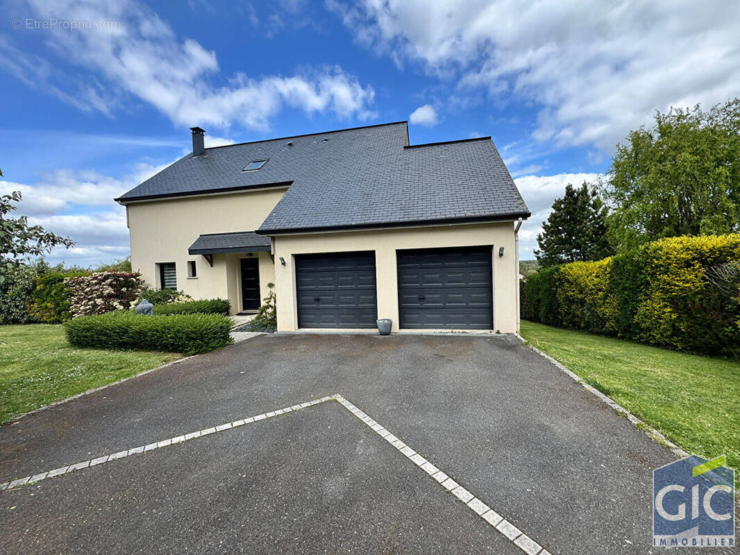 Maison à LA RIVIERE-SAINT-SAUVEUR