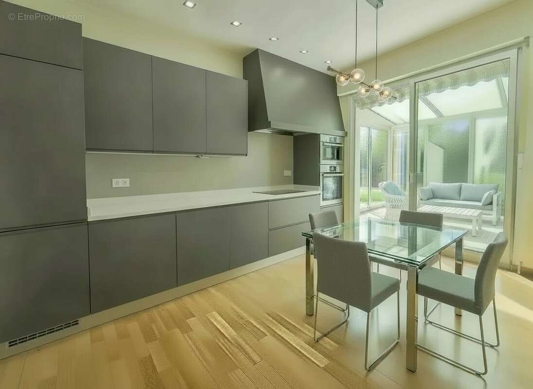Maison 235 m² à Joue-Les-Tours  - photo 6