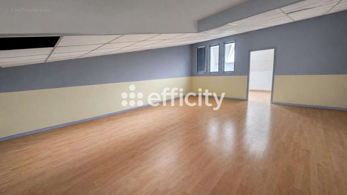 Local commercial - photo 4