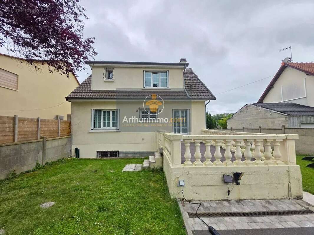 Maison à SARCELLES