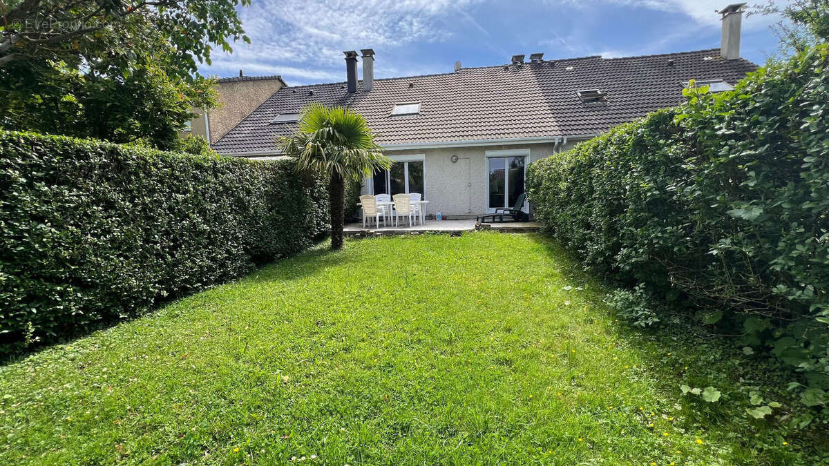 Maison à MARLY-LA-VILLE