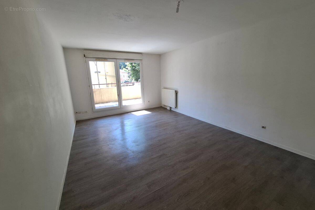 Appartement à CHARBONNIERES-LES-BAINS