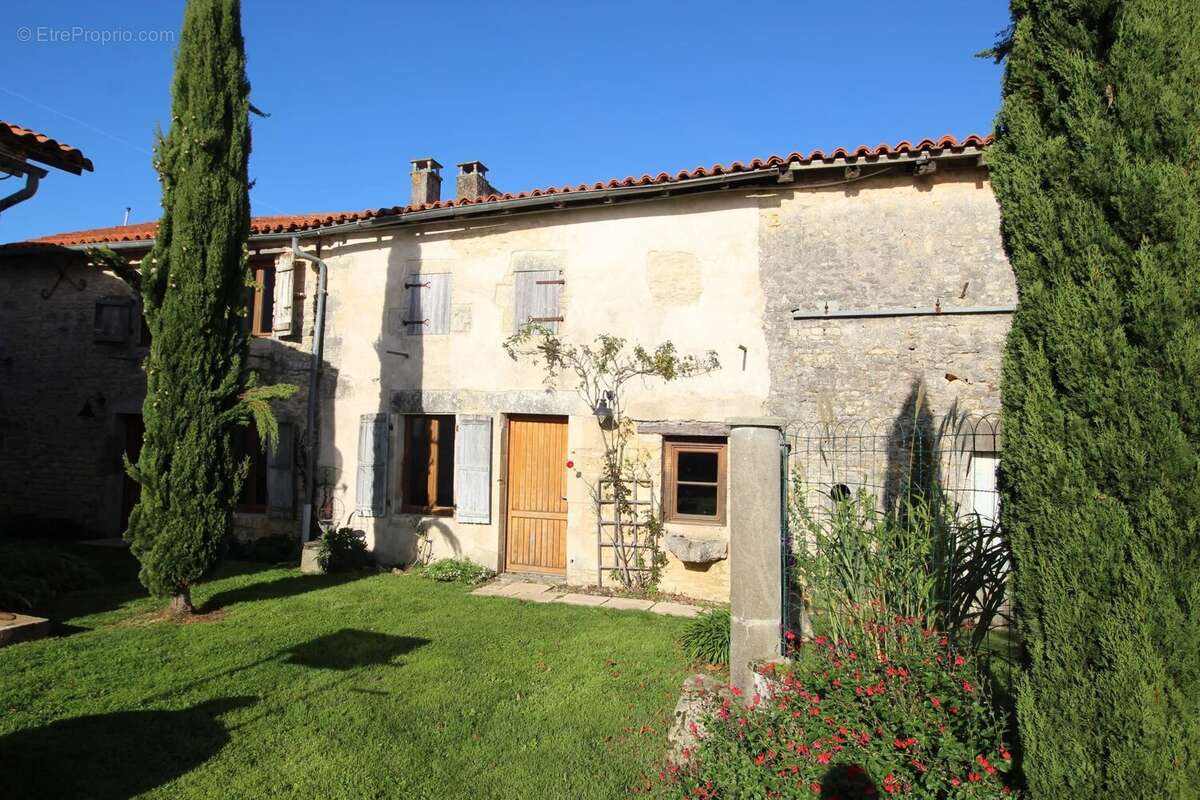 Maison à CELLEFROUIN