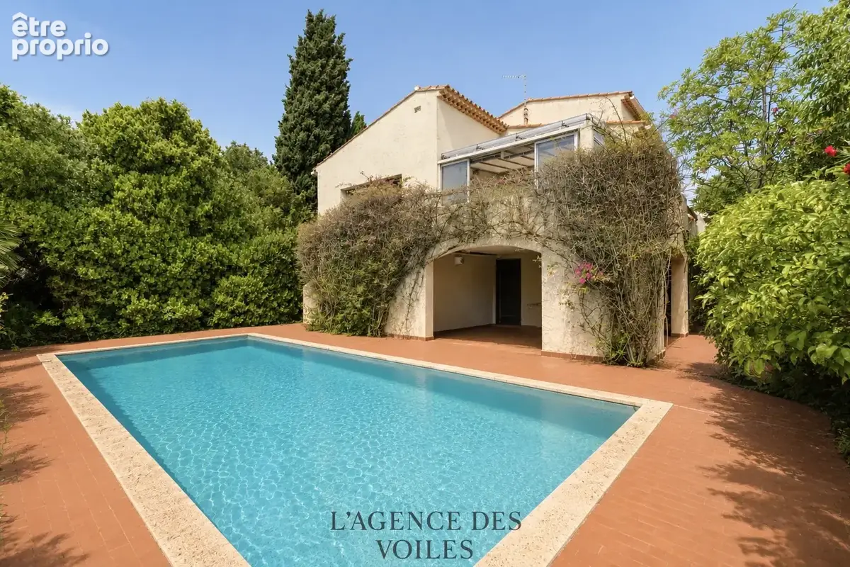 Maison individuelle T5/T6 sur sous-sol avec jardin, terrasses, et piscine - photo 10