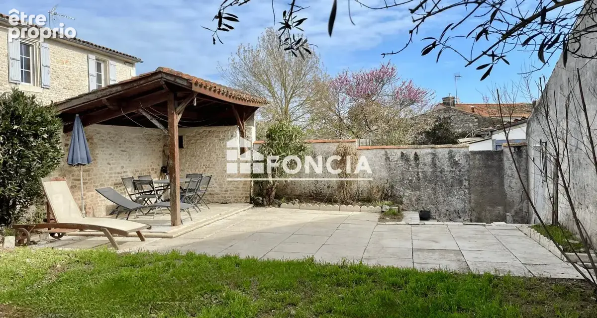 Maison de bourg en pierre rénovée 116 m² + grange + terrain – St Coutant-le-Grand - photo 3