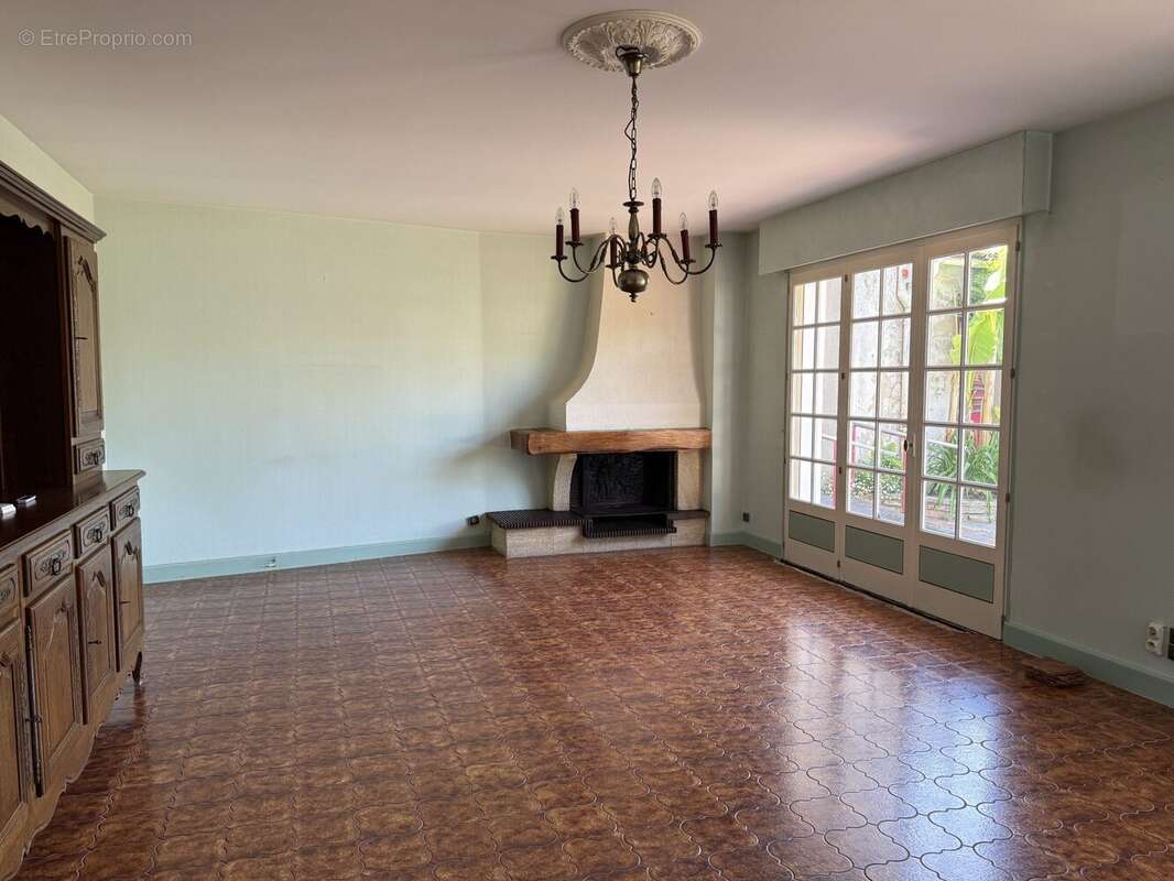 Maison à MORTAGNE-SUR-GIRONDE