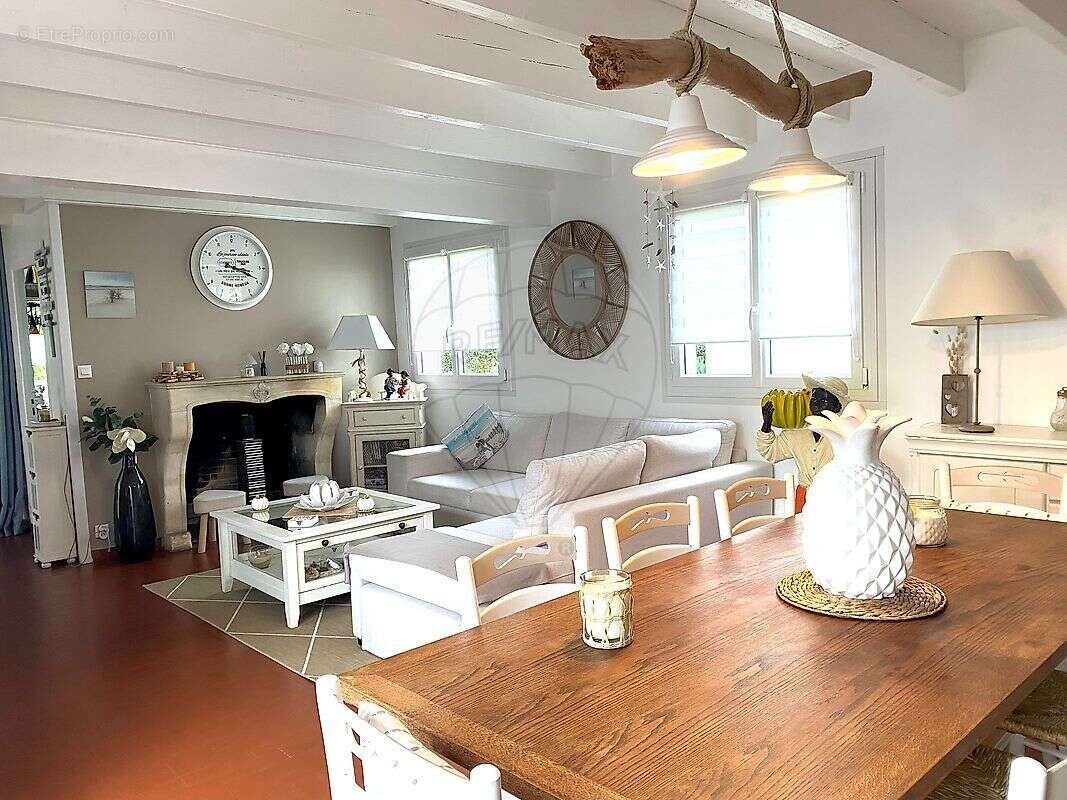 Maison à LES MATHES