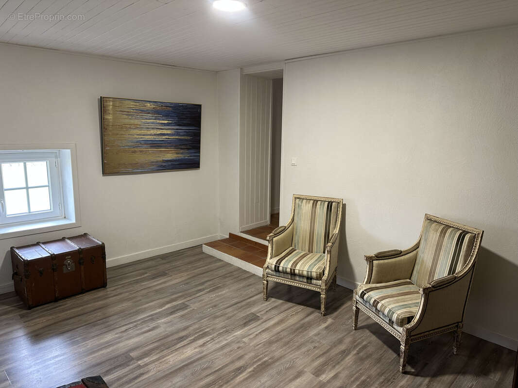 Maison à SAINT-MEME-LES-CARRIERES