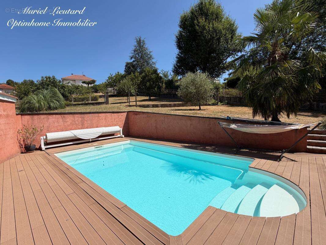 Propriete de caractere 6 pieces 137 m2 - photo 2