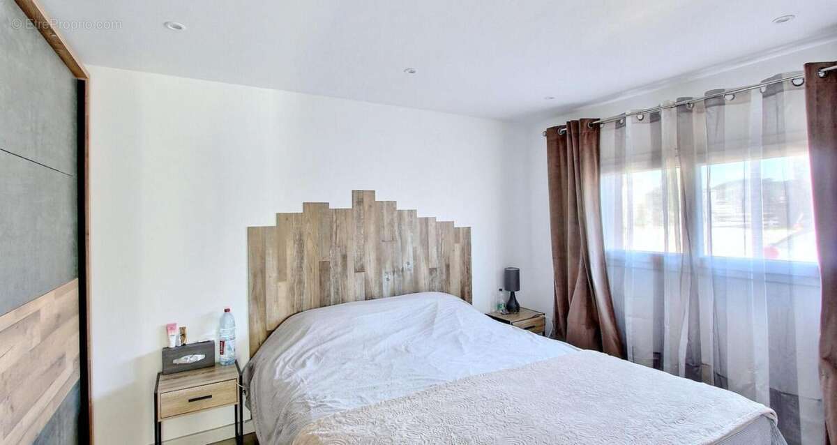 Flassans Sur Issole - Villa  185m² avec logement indépendant 2888m² de terrain avec piscine ! - photo 12