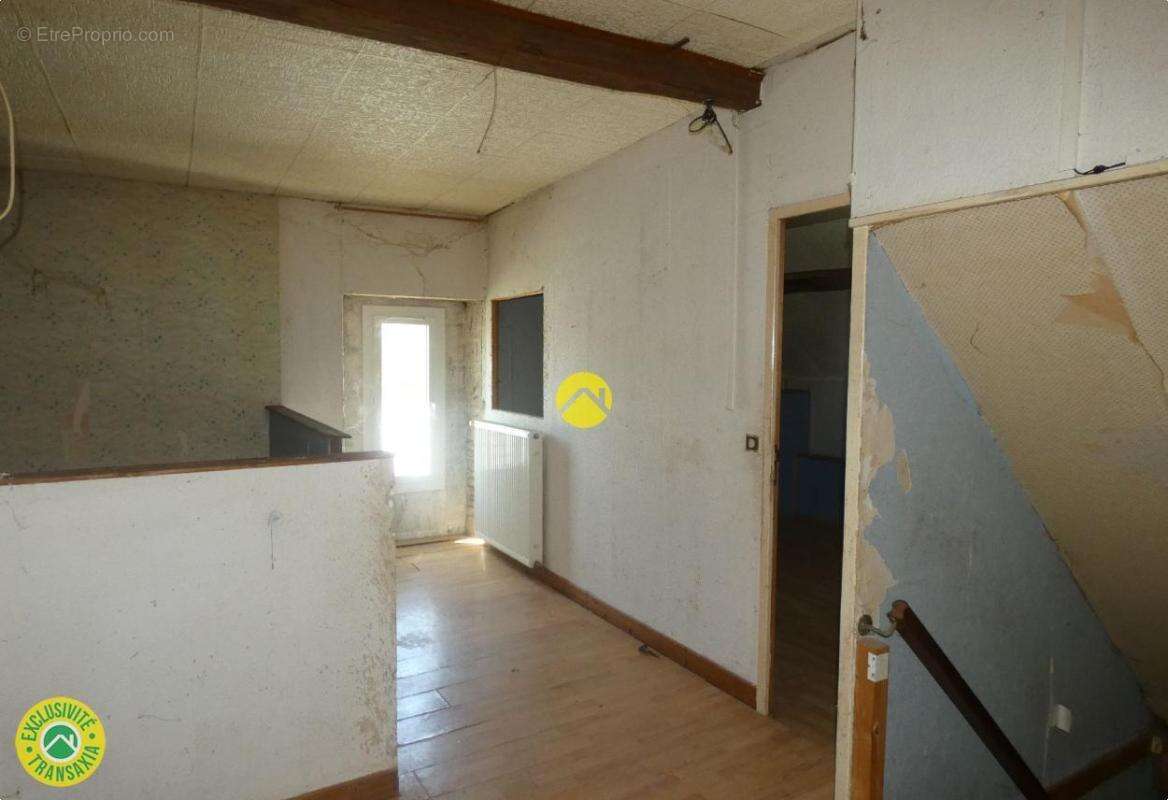 Maison a renover - photo 8