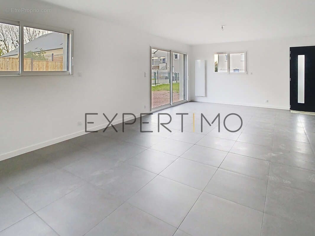 Maison à FONTAINE-ETOUPEFOUR