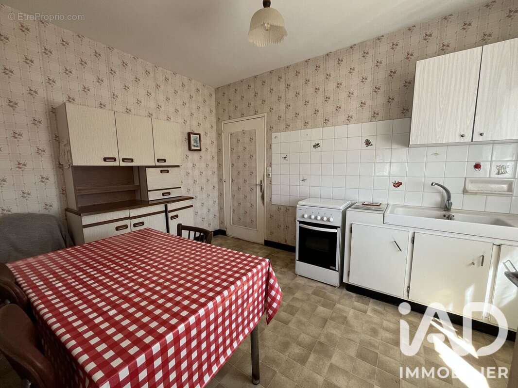 Maison 95 m² à Nieuil  - photo 4