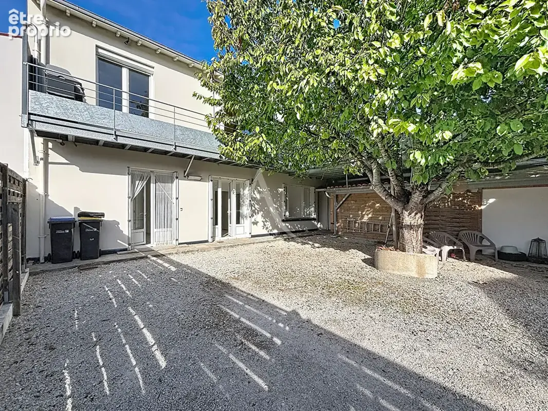Ensemble immobilier locatif  à AYTRE avec 3 appartements - photo 1