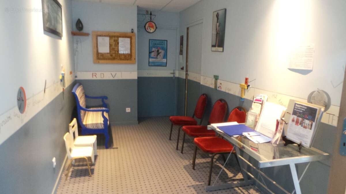 Salle d&#039;attente - Commerce à GRESY-SUR-AIX