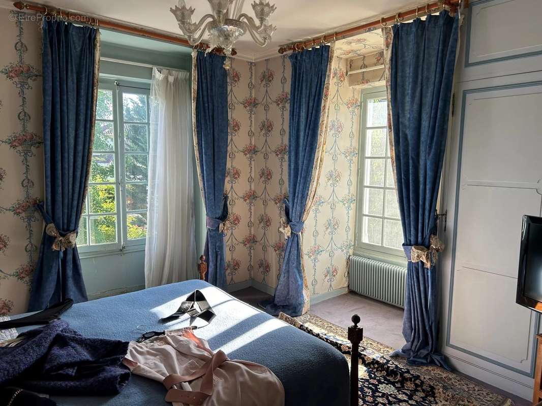 Terrain à CHENNEVIERES-SUR-MARNE