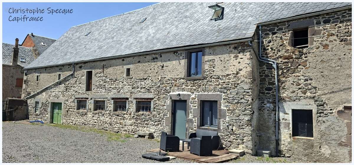Maison de maître rénovée avec dépendances et gîte – Un bien rare au cœur de la campagne LE VERNET SAINTE MARGUERITE (63) - photo 13