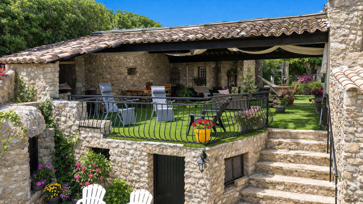 Maison à SAINT-MONTAN