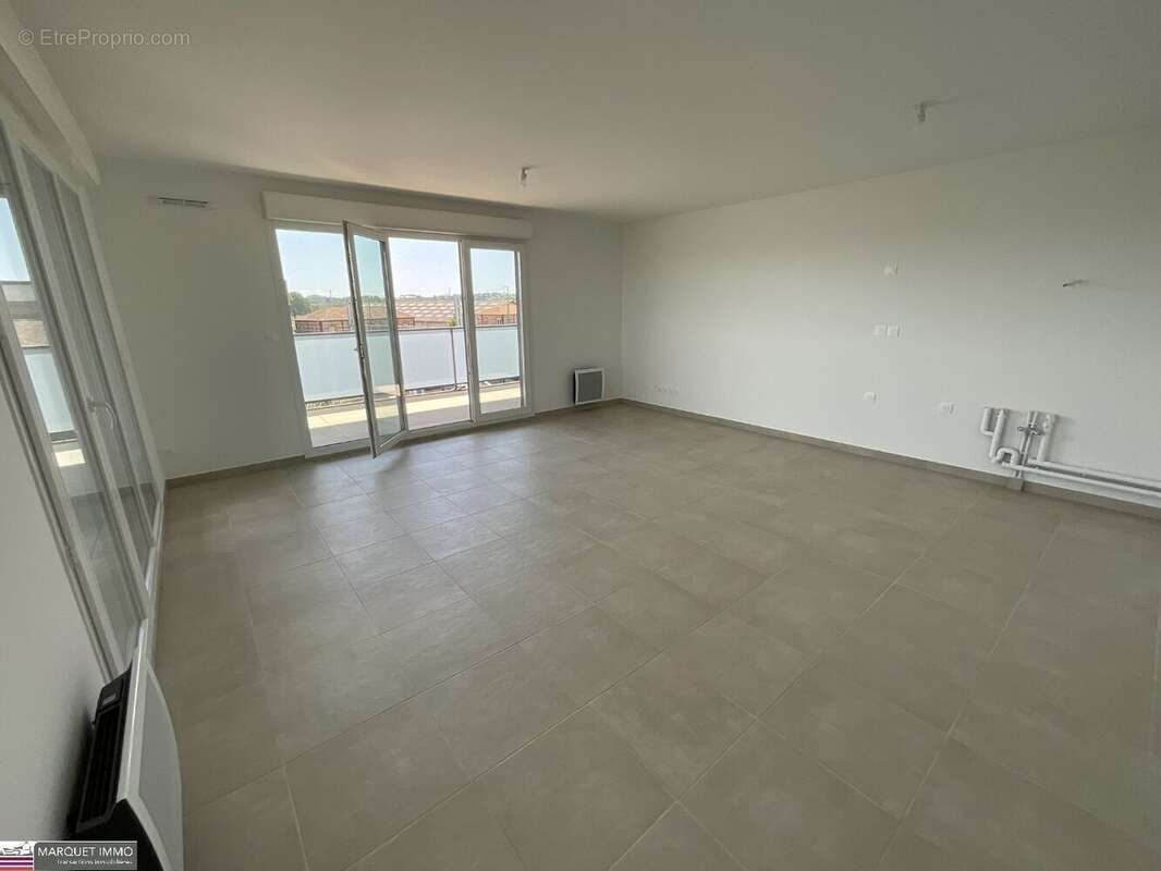 APT T3 offrant 68 m² avec terrasse 29 m² et parking au 3° étage avec ascenseur... - photo 4